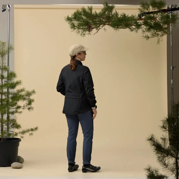 Fjällräven Hoja Rider's Wind Jacket W Women’s Wind jackets Model Model back 90102
