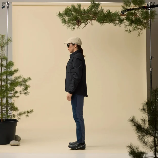 Fjällräven Hoja Rider's Wind Jacket W Women’s Wind jackets Model Model side 90084