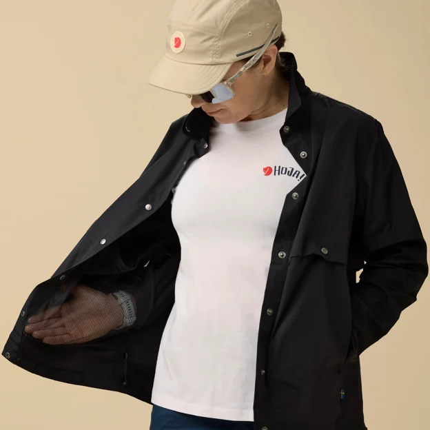 Fjällräven Hoja Rider's Wind Jacket W Women’s Wind jackets Model Angle H 90028