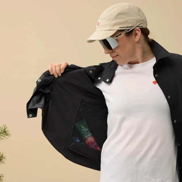 Fjällräven Hoja Rider's Wind Jacket W Women’s Wind jackets Model Angle I 90020