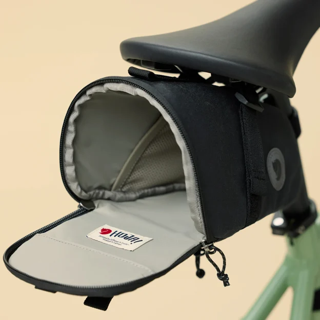 Fjällräven Hoja Seatbag Unisex Backpack & bag accessories Model Angle I 90030