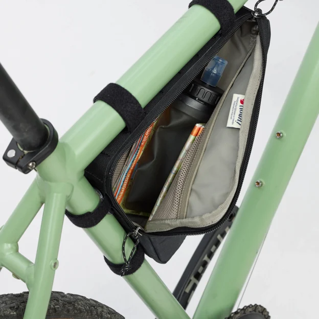 Fjällräven Hoja Triangle Frame Bag Unisex Backpack & bag accessories Model Angle F 100428