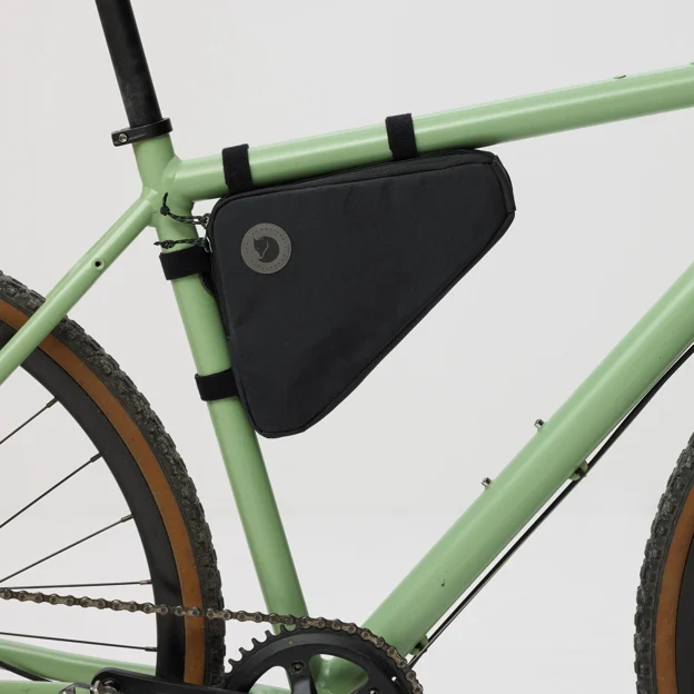 Fjällräven Hoja Triangle Frame Bag Unisex Backpack & bag accessories Model Angle G 100429