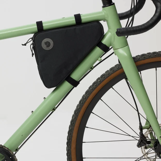 Fjällräven Hoja Triangle Frame Bag Unisex Backpack & bag accessories Model Angle H 100374