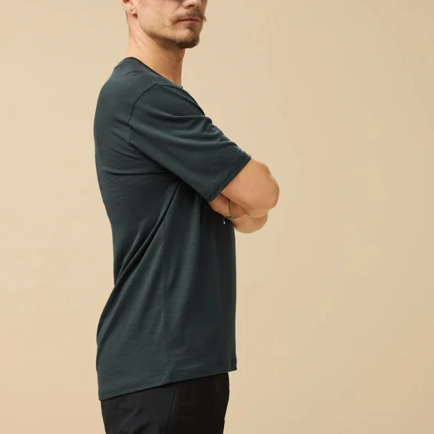 Fjällräven Hoja Wool T-shirt M Men’s T-shirts & tank tops Model Model side 90008