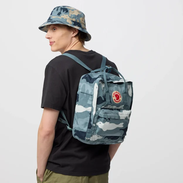 Fjällräven Kånken Graphics Unisex Daypacks Model Model front 100475