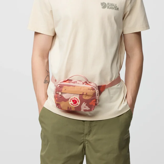 Fjällräven Kånken Graphics Hip Pack Unisex Hip packs Model Angle H 100528