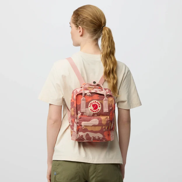 Fjällräven Kånken Graphics Mini Unisex Daypacks Model Model front 100446