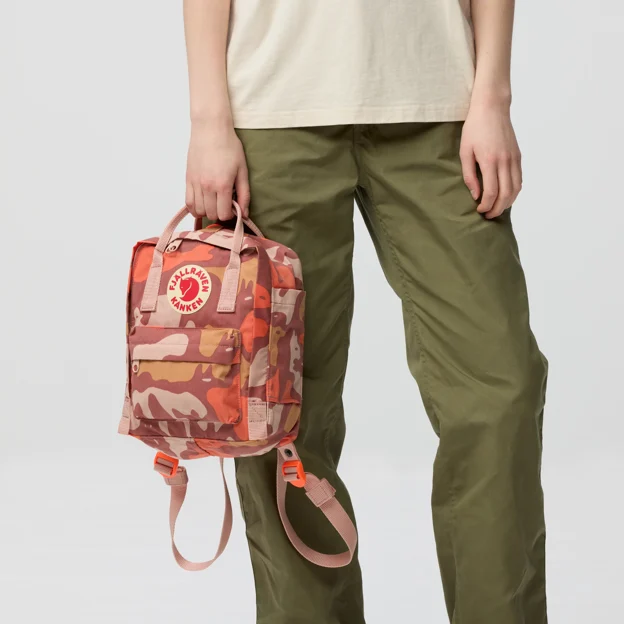 Fjällräven Kånken Graphics Mini Unisex Daypacks Model Angle F 100563