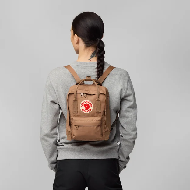 Fjällräven Kånken Mini Unisex Outlet Model Model front 82385