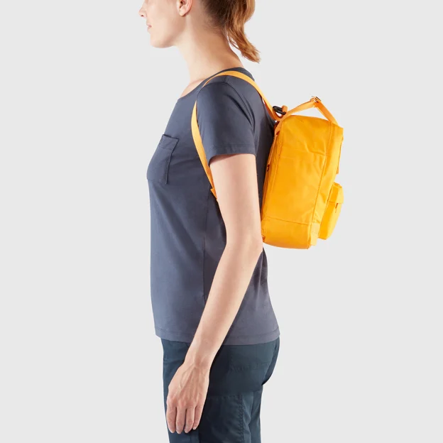 Fjällräven Kånken Mini Unisex Outlet Model Model side 43818