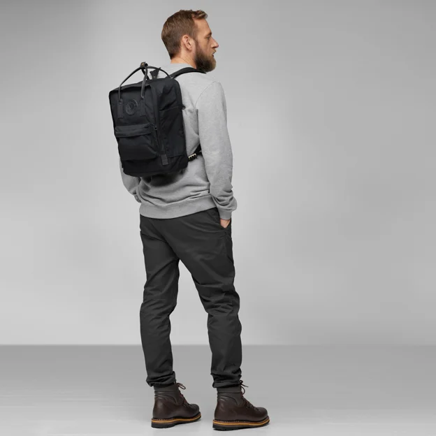 Fjällräven Kånken No. 2 Black Laptop 15 Unisex Laptop bags Model Model front 75938