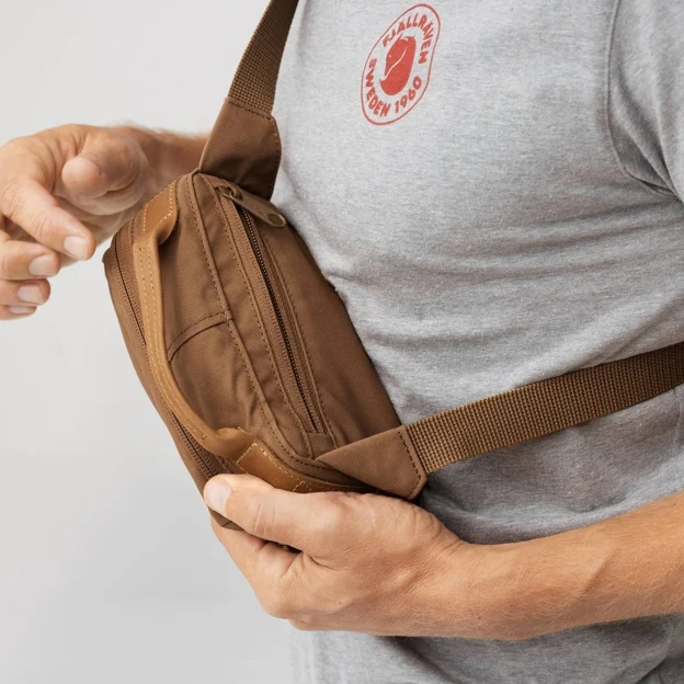 Fjällräven Kånken No. 2 Hip Pack Unisex Wallets & small bags Model Angle F 80126