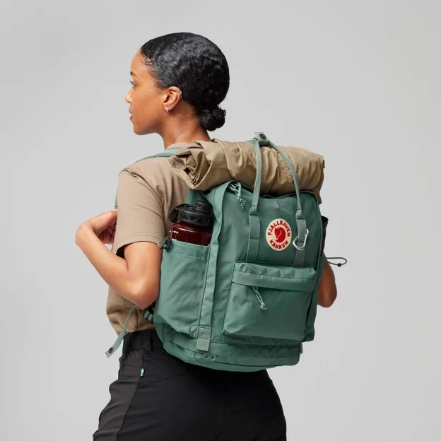 Fjällräven Kånken Outlong Unisex Daypacks Model Model side 82218