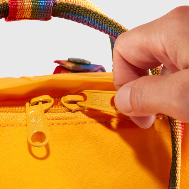 Fjällräven Kånken Rainbow Unisex Outlet Detail Angle F 43827