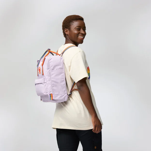 Fjällräven Kånken Rainbow Unisex Outlet Model Model back 85616
