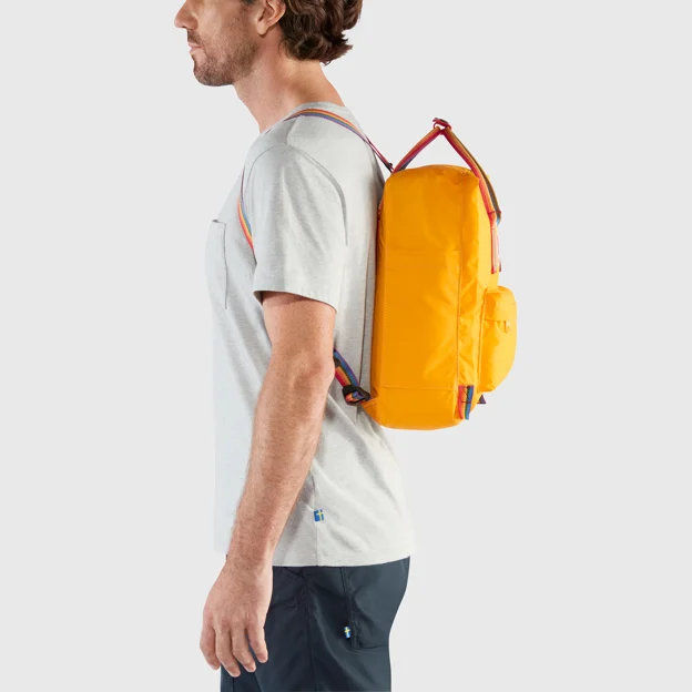 Fjällräven Kånken Rainbow Unisex Outlet Model Model side 43826