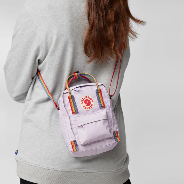 Fjällräven Kånken Rainbow Sling Unisex Outlet Model Model front 66713