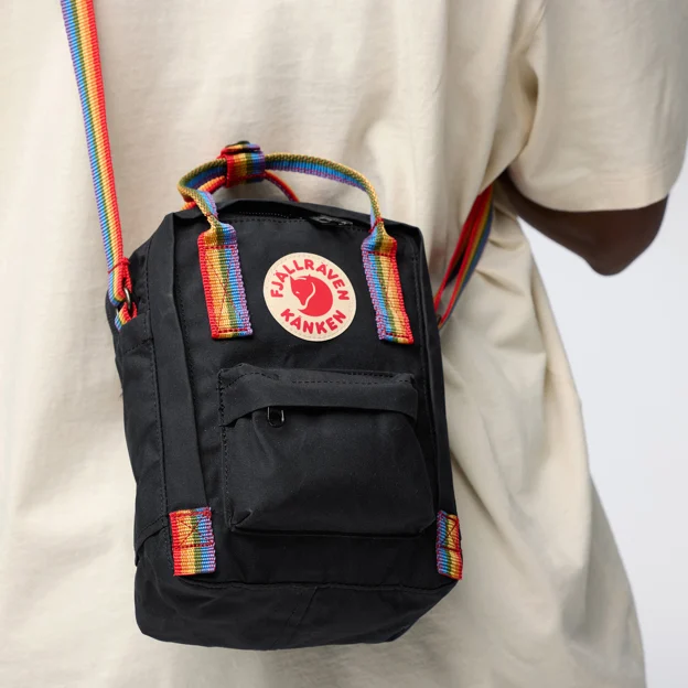 Fjällräven Kånken Rainbow Sling Unisex Outlet Model Model back 85635