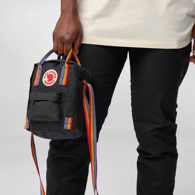 Fjällräven Kånken Rainbow Sling Unisex Outlet Model Angle F 85637