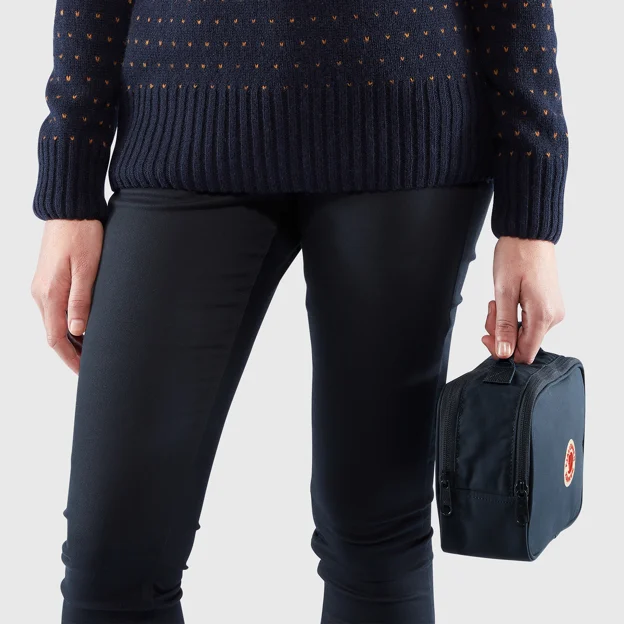 Fjällräven Kånken Toiletry Bag Unisex Travel accessories Model Model side 22182
