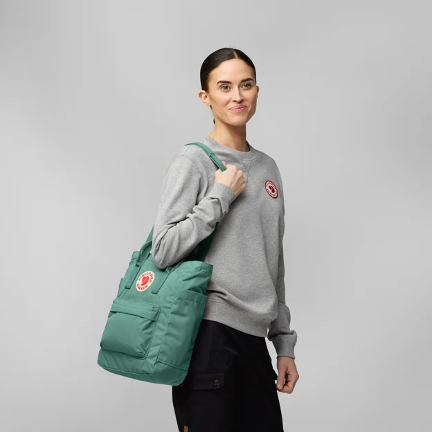 Fjällräven Kånken Totepack Unisex Laptop bags Model Model front 101204