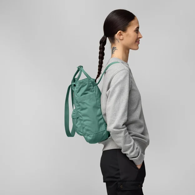 Fjällräven Kånken Totepack Unisex Laptop bags Model Model side 101205