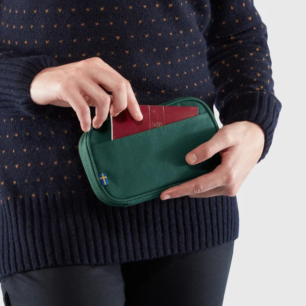 Fjällräven Kånken Travel Wallet Unisex Travel accessories Model Model back 23701