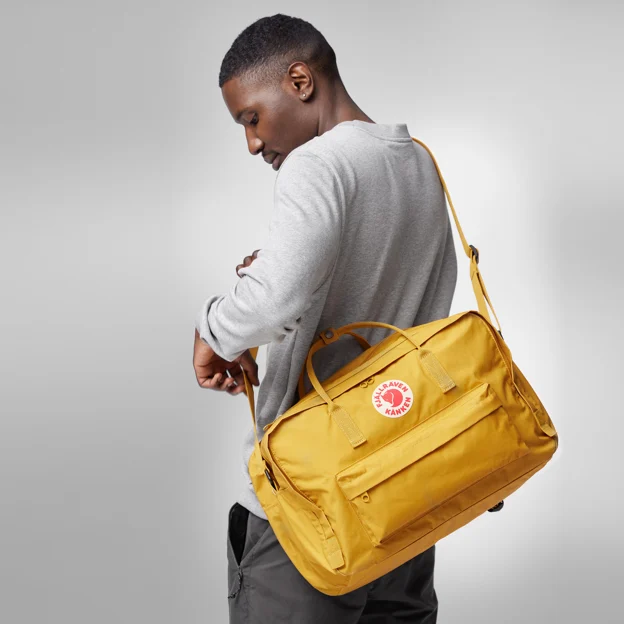 Fjällräven Kånken Weekender Unisex Shoulder bags Model Model back 75953