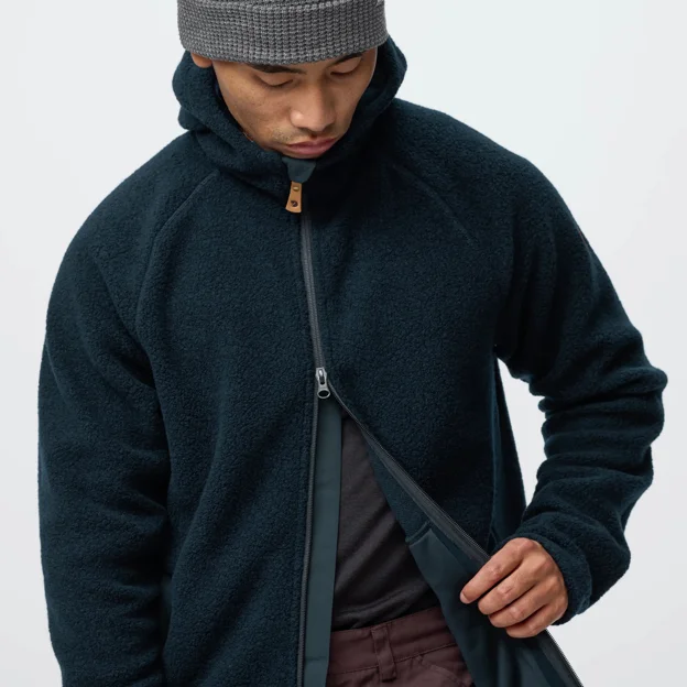 Fjällräven Kaitum Fleece M Men’s Fleeces Model Angle I 120181