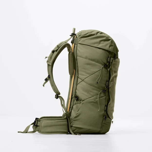 Fjällräven Kajka X-Lätt 45 M/L Unisex Trekking backpacks Green Main Angle F 100211