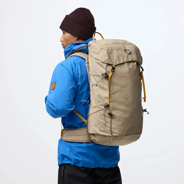 Fjällräven Kajka X-Lätt 45 M/L Unisex Trekking backpacks Model Model side 103783