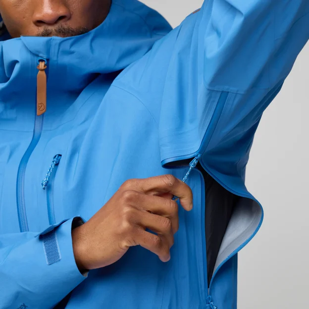 Fjällräven Keb GTX Jacket M Men’s Shell jackets Model Angle I 94578