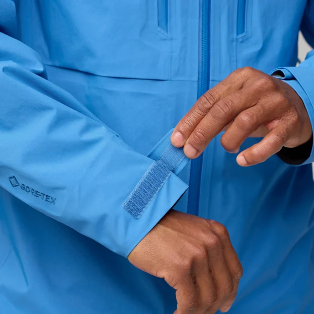 Fjällräven Keb GTX Jacket M Men’s Shell jackets Model Angle K 94576