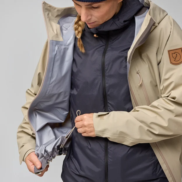 Fjällräven Keb GTX Jacket W Women’s Shell jackets Model Angle M 94572