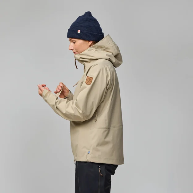 Fjällräven Keb GTX Jacket W Women’s Shell jackets Model Model side 94427