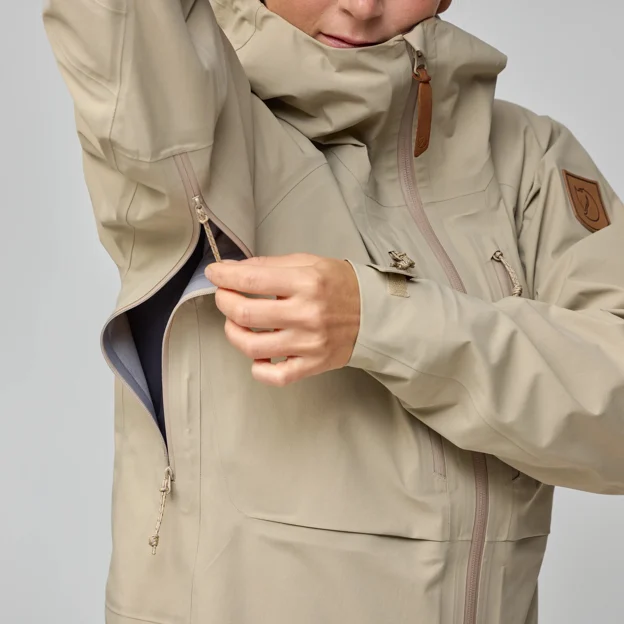 Fjällräven Keb GTX Jacket W Women’s Shell jackets Model Angle I 94430