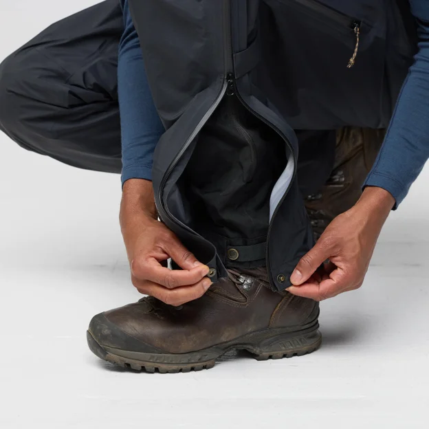 Fjällräven Keb GTX Trousers M Men’s Shell trousers Model Angle K 94543