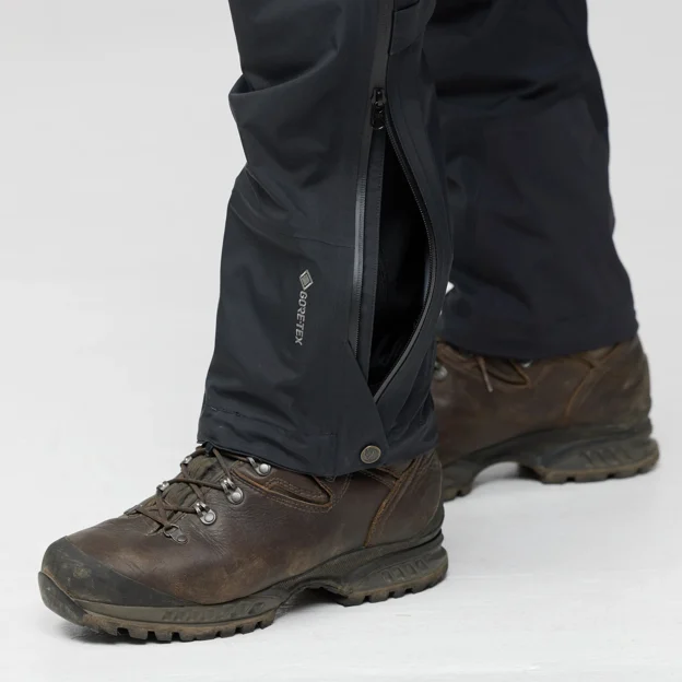 Fjällräven Keb GTX Trousers M Men’s Shell trousers Model Angle L 94521