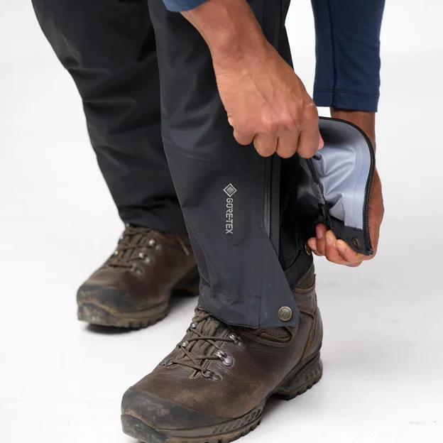 Fjällräven Keb GTX Trousers M Men’s Shell trousers Model Angle N 94508