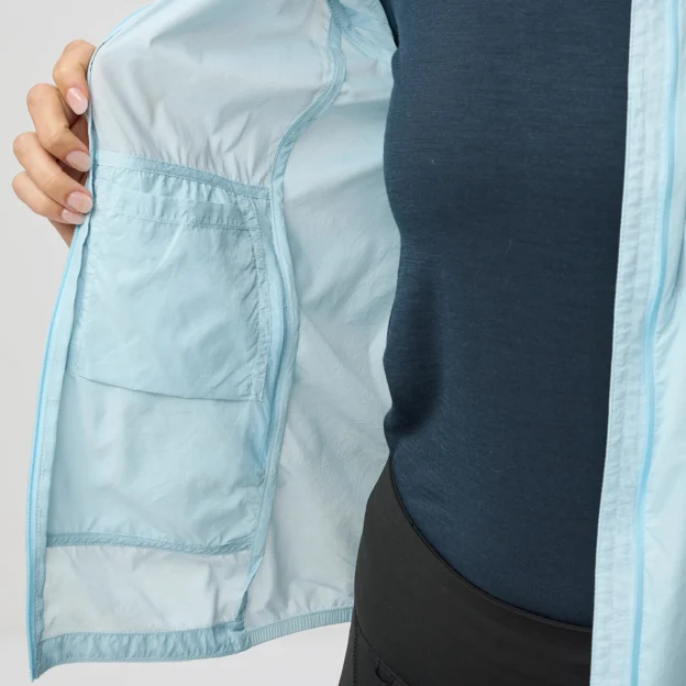 Fjällräven Keb Lätt Wind Jacket W Women’s Wind jackets Model Angle H 100439