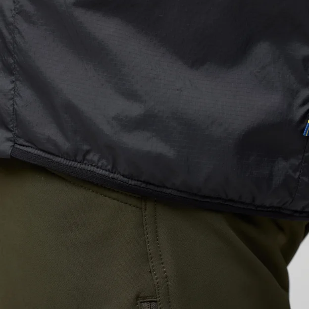 Fjällräven Keb Thermal Wind Jacket M Men’s Wind jackets Model Angle I 94437