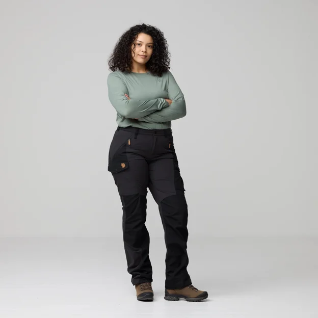 Fjällräven Nikka Trousers Curved W Women’s Trekking trousers Model Model front 93346