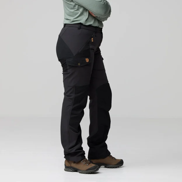 Fjällräven Nikka Trousers Curved W Women’s Trekking trousers Model Model side 93351