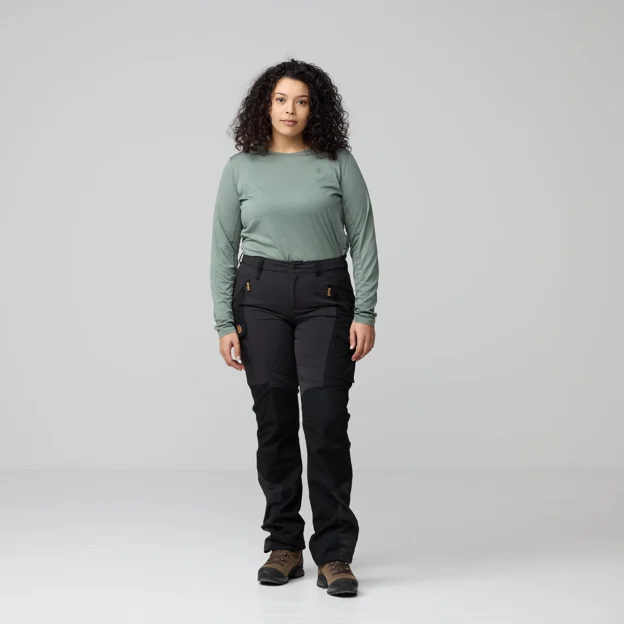 Fjällräven Nikka Trousers Curved W Women’s Trekking trousers Model Angle J 93347