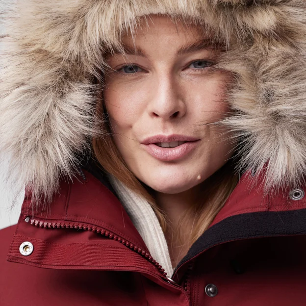 Fjällräven Nuuk Lite Parka W Women’s Parkas Model Model side 76009