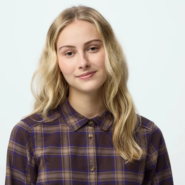 Fjällräven Övik Classic Flannel Shirt W Women’s Shirts Model Angle F 120374