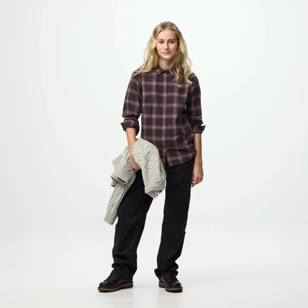 Fjällräven Övik Classic Flannel Shirt W Women’s Shirts Model Angle H 120323