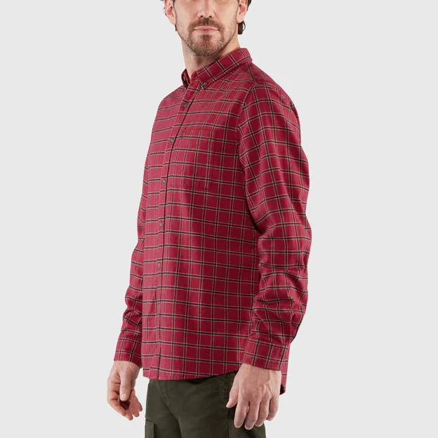 Fjällräven Övik Flannel Shirt M Men’s Shirts Model Model side 24171