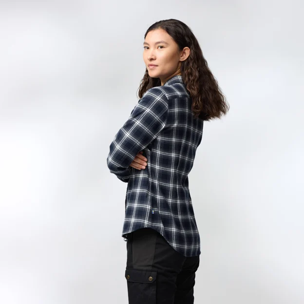 Fjällräven Övik Flannel Shirt W Women’s Shirts Model Model side 86291